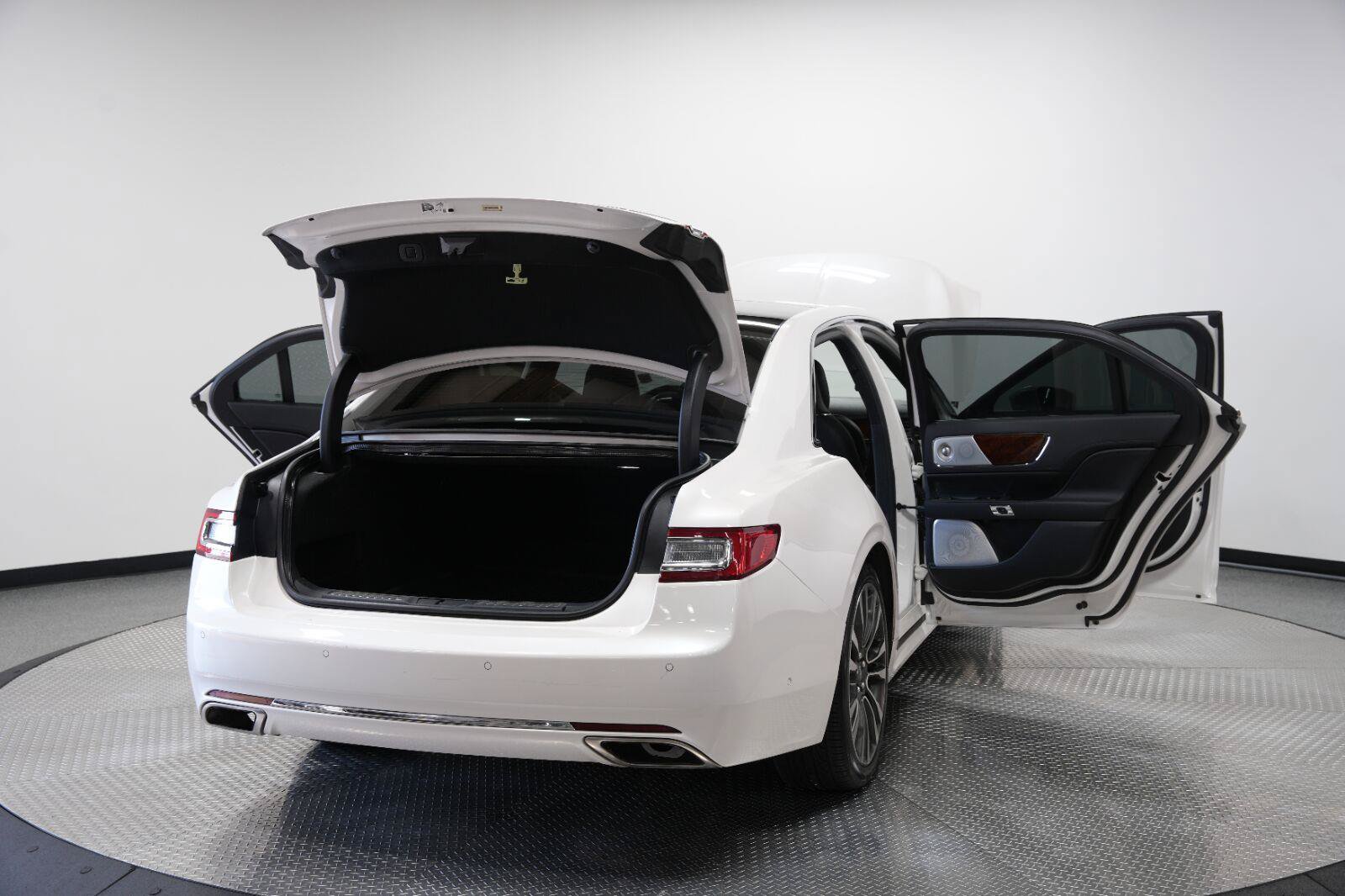 Used 2019 Lincoln Continental Reserve AWD/4WD image 14