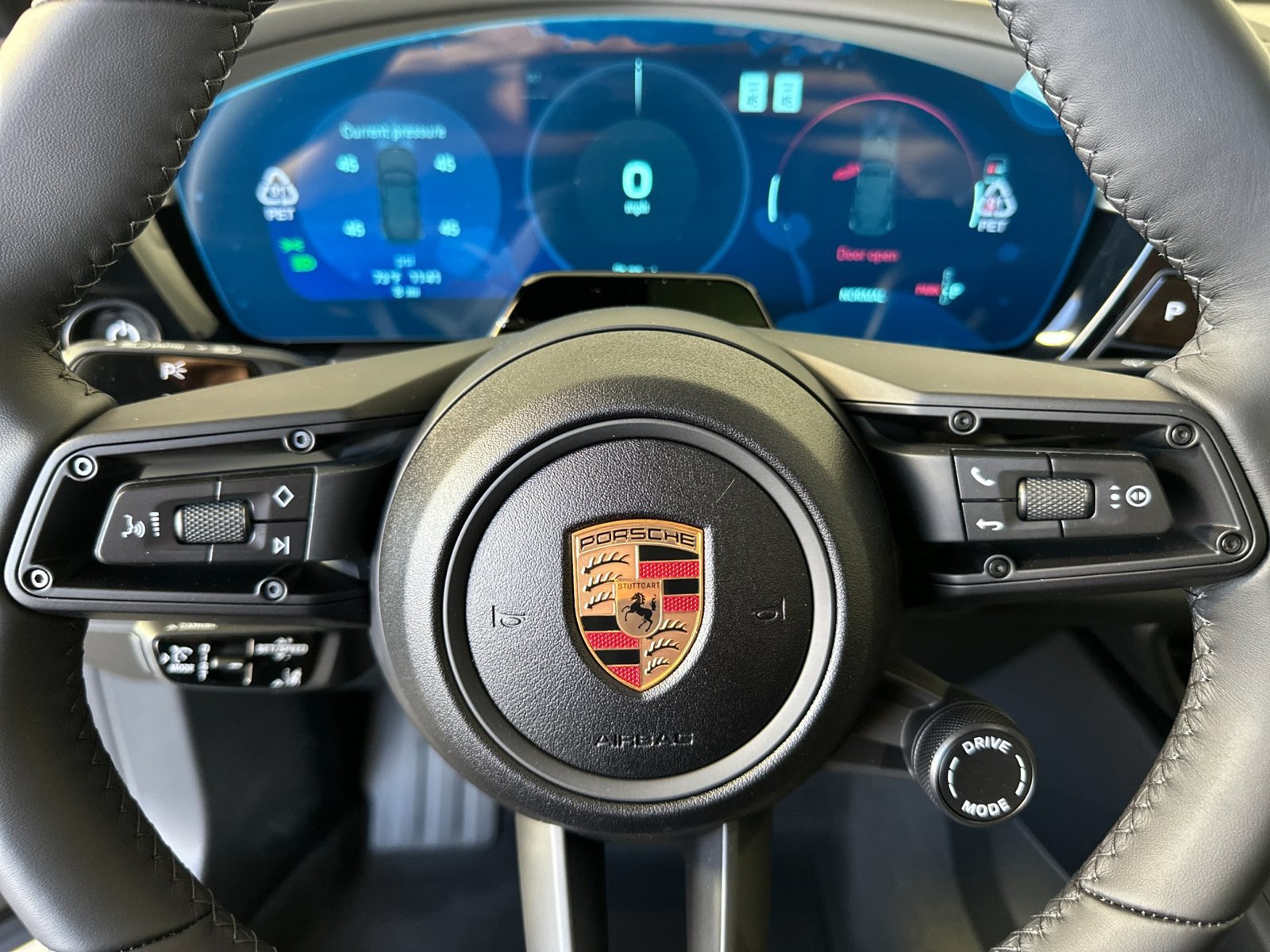 New 2026 Porsche Macan Electric RWD image 28