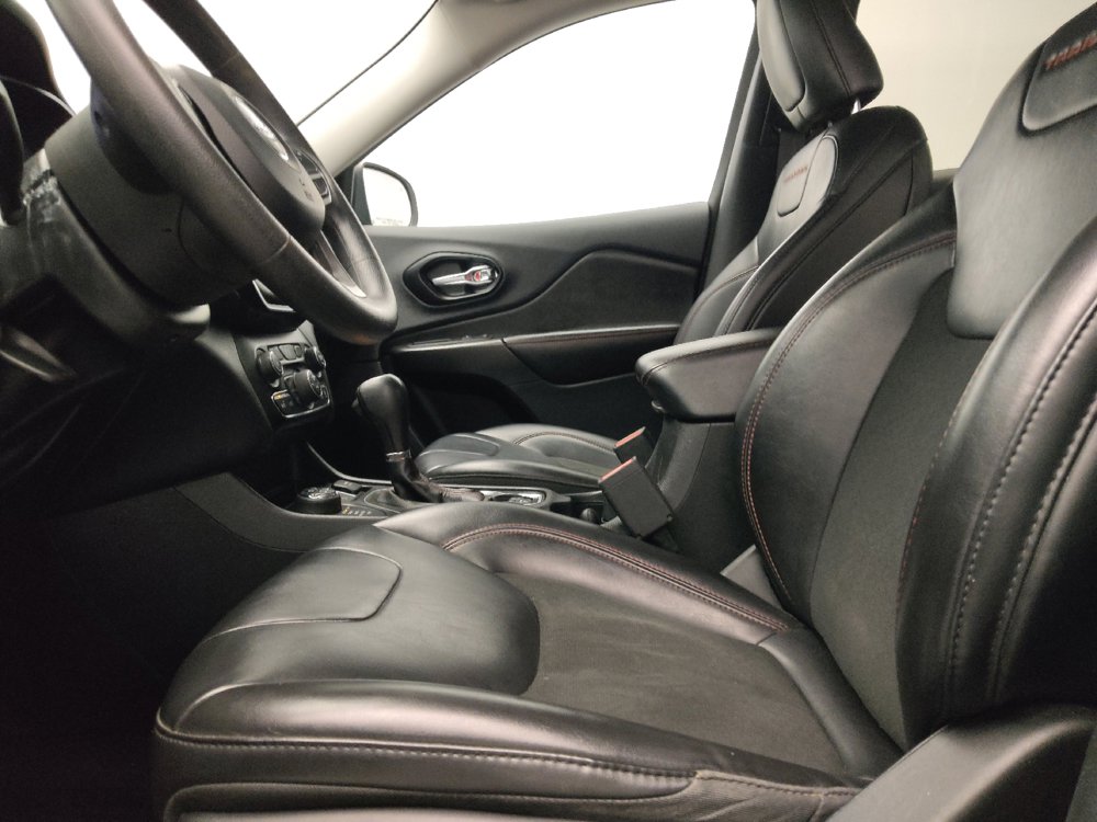 Used 2020 Jeep Cherokee Trailhawk image 17