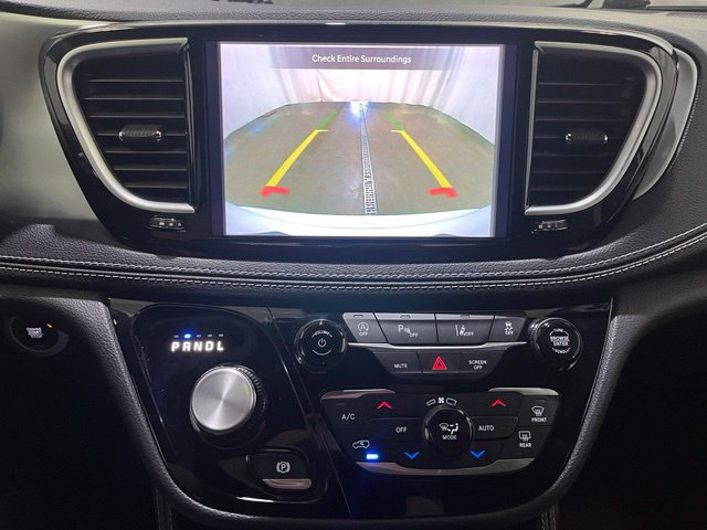 Used 2025 Chrysler Pacifica Limited FWD image 21