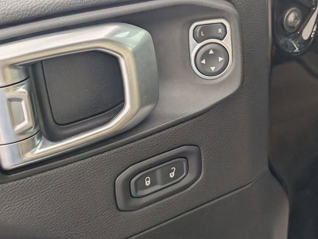 Used 2022 Jeep Gladiator Rubicon w/ Cold Weather Group image 11