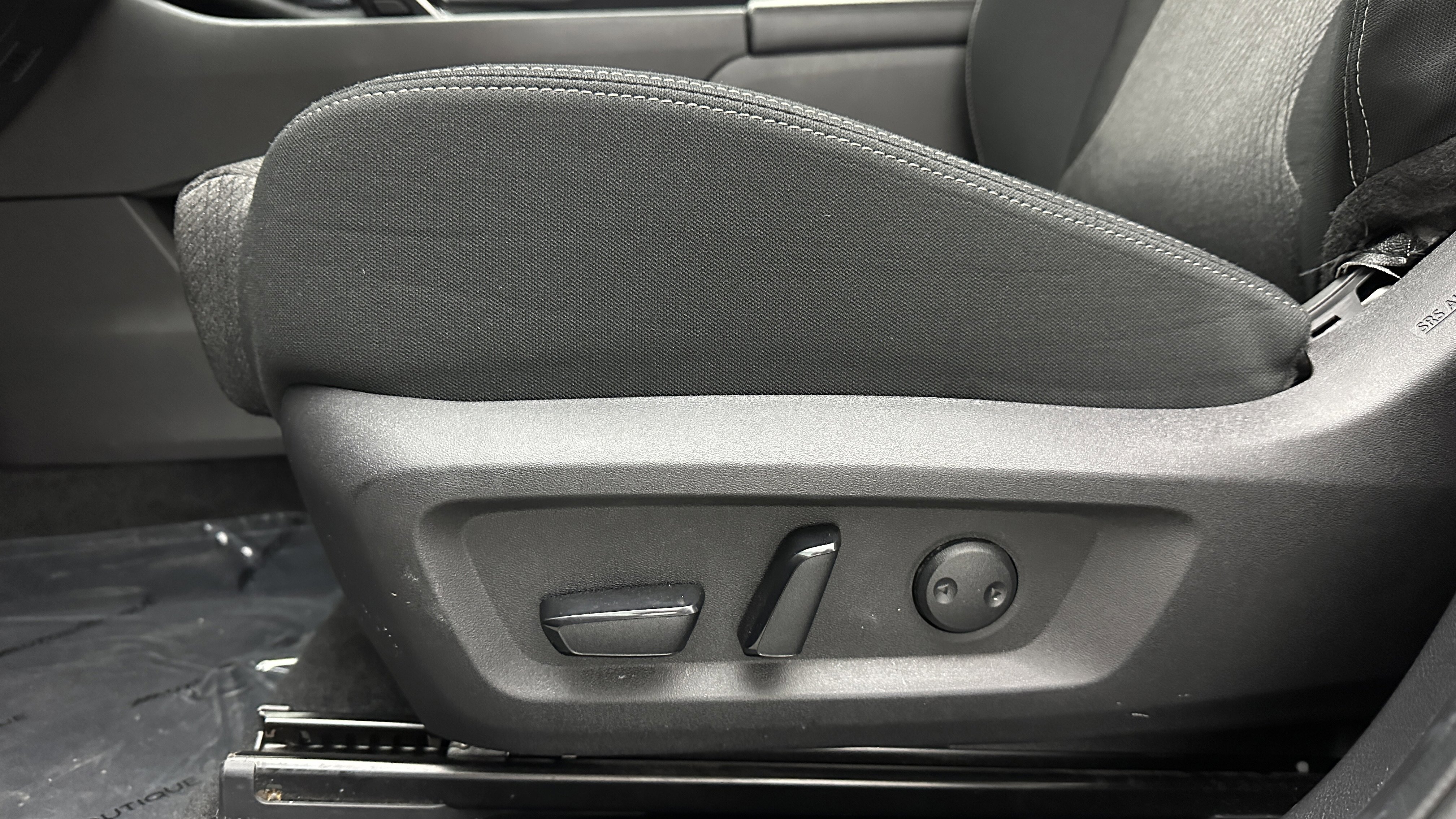 Used 2025 Nissan Rogue SV image 11