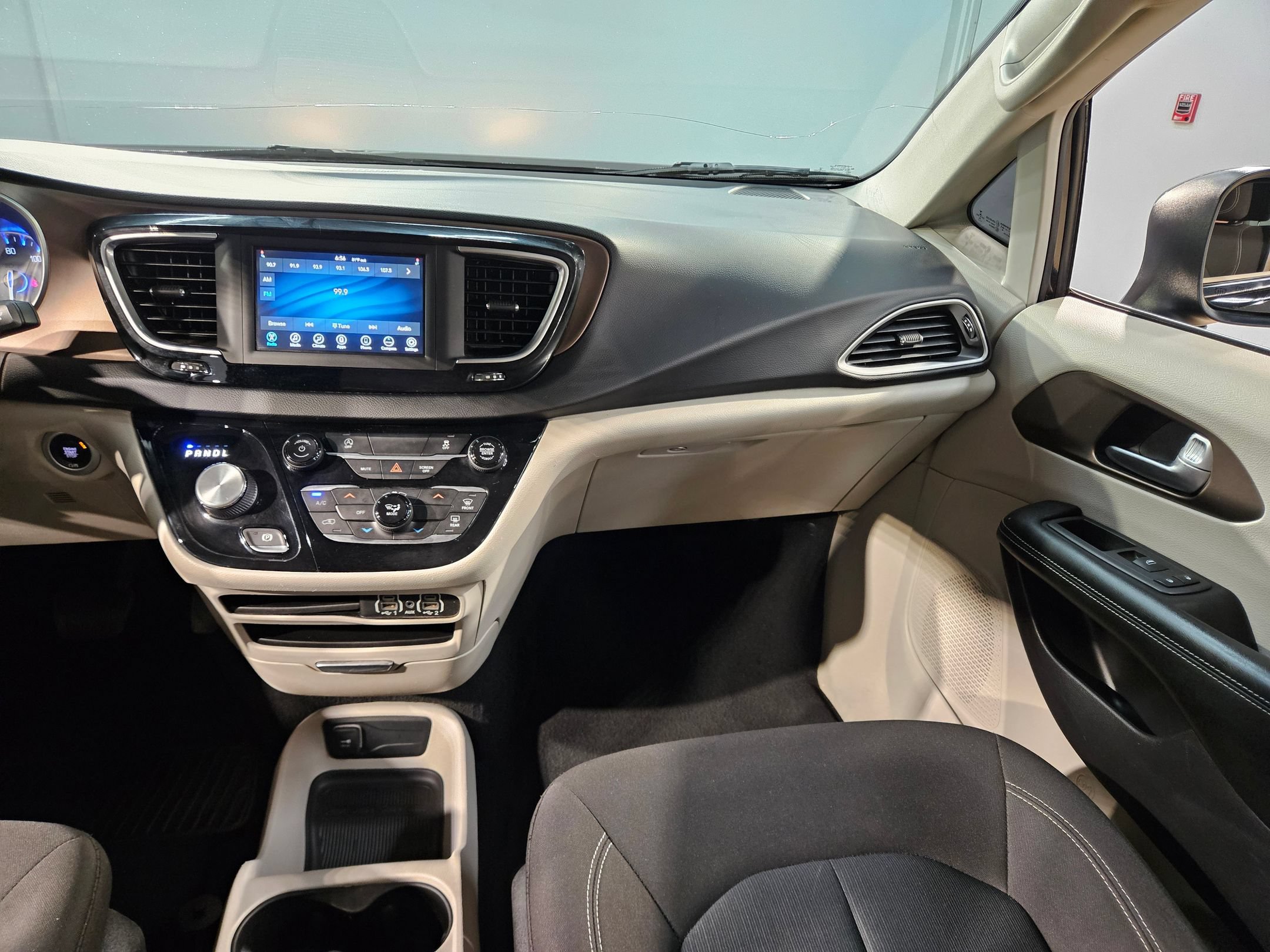 Used 2021 Chrysler Voyager L FWD image 11