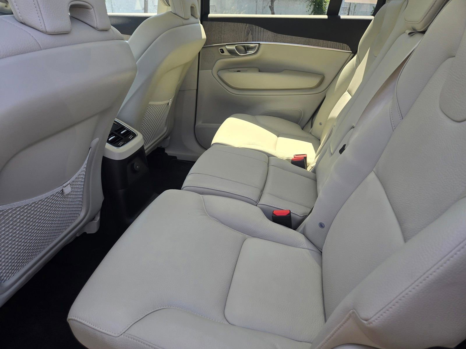 Certified 2024 Volvo XC90 T8 Plus AWD/4WD image 16