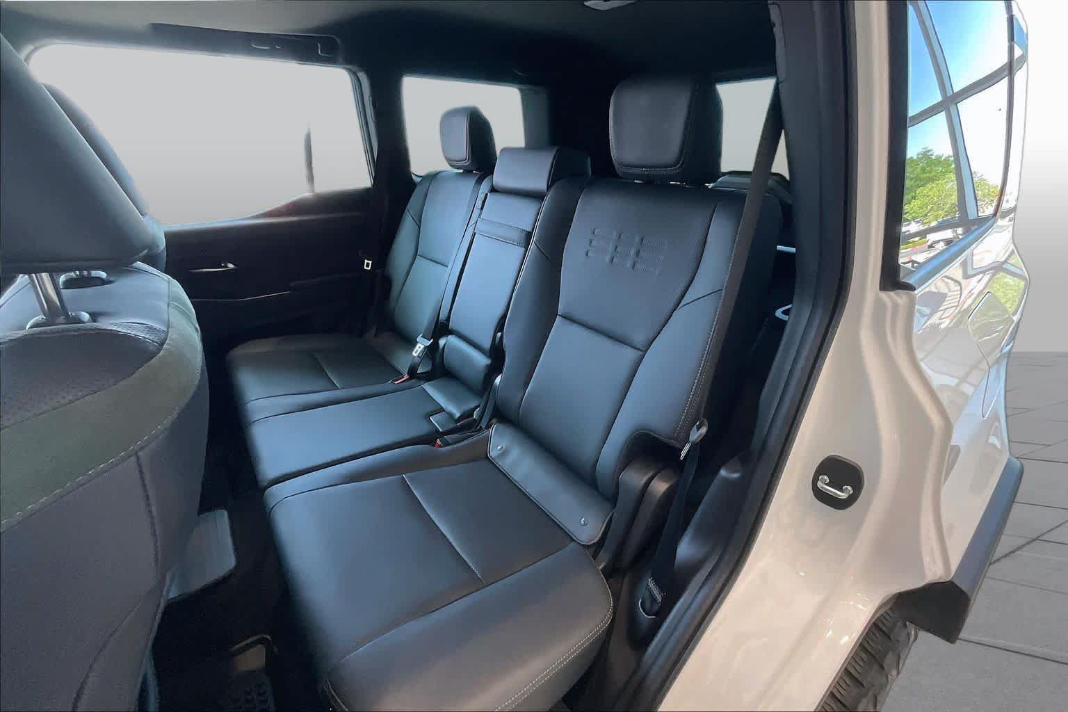 Used 2024 Lexus GX 550 AWD/4WD image 18