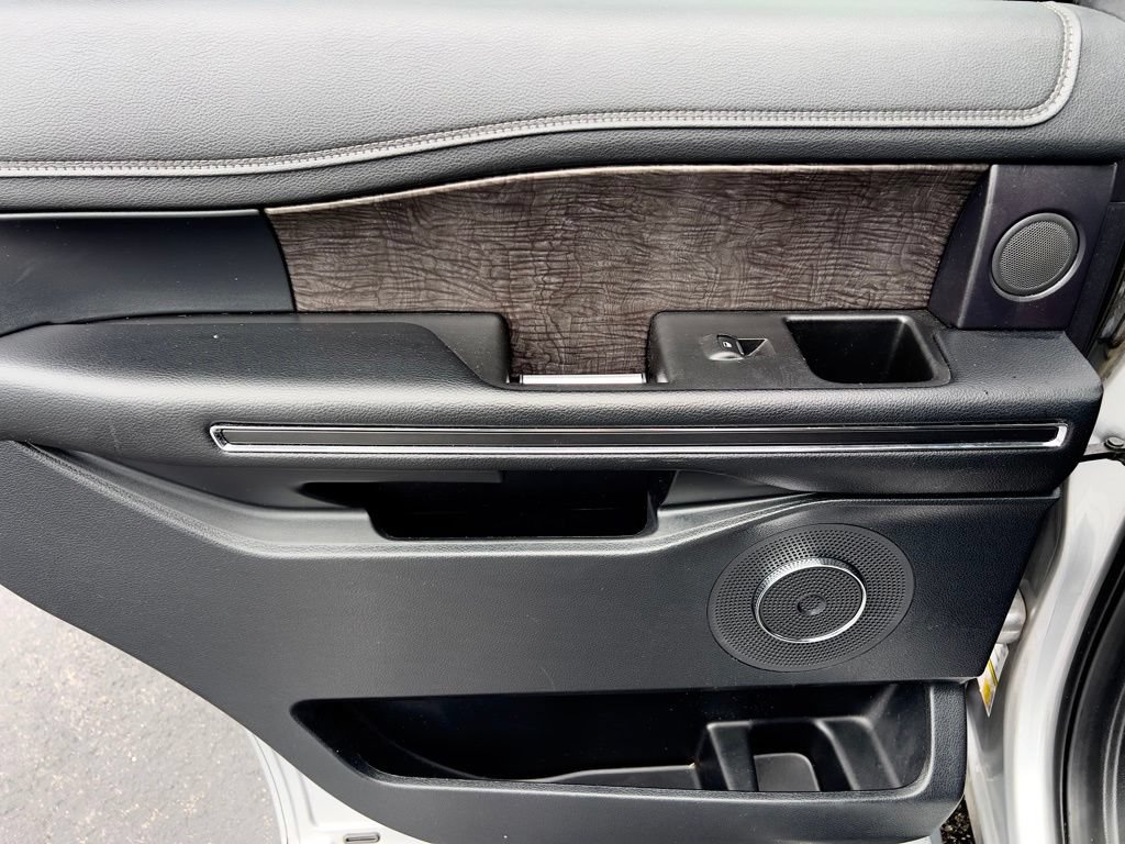 Used 2021 Ford Expedition Limited RWD image 16