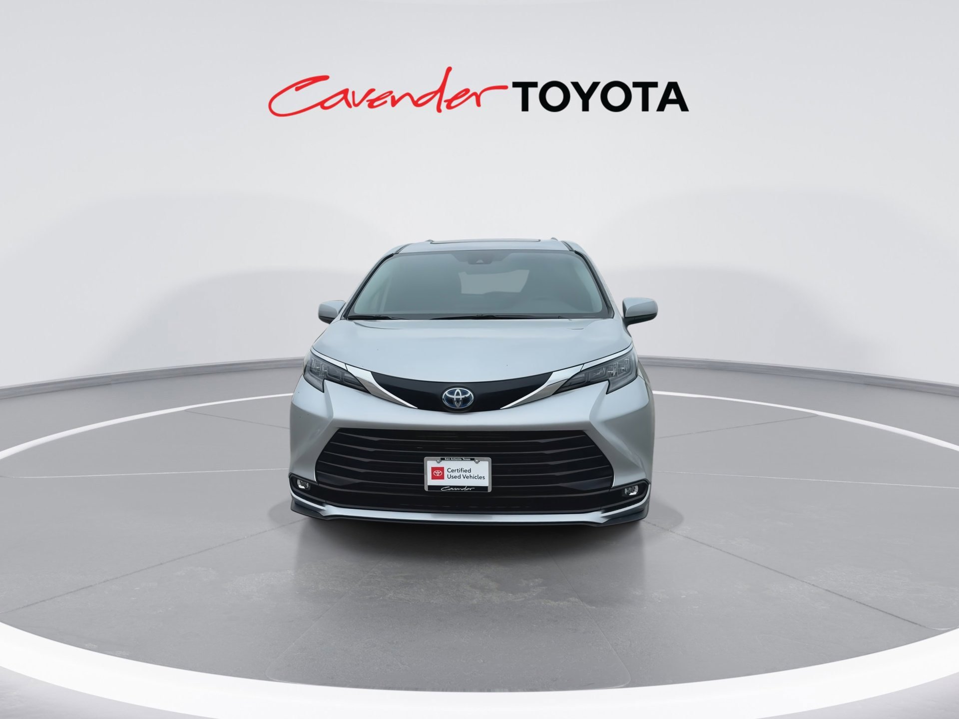 Certified 2025 Toyota Sienna XLE FWD image 3