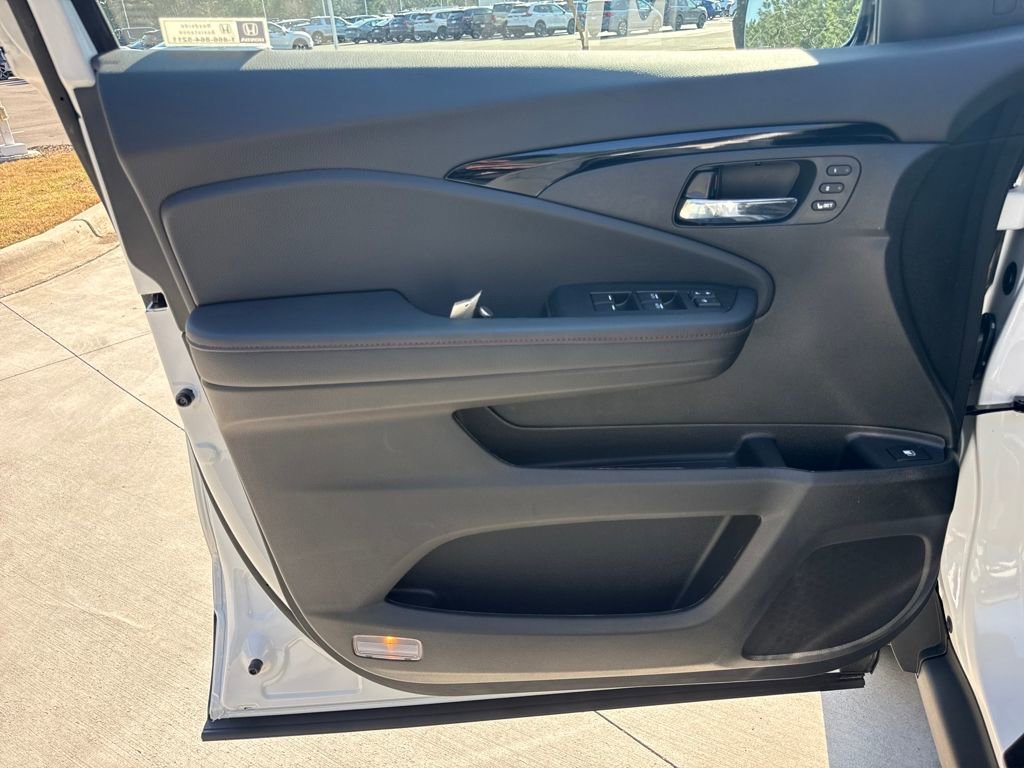 New 2026 Honda Ridgeline Black Edition image 12