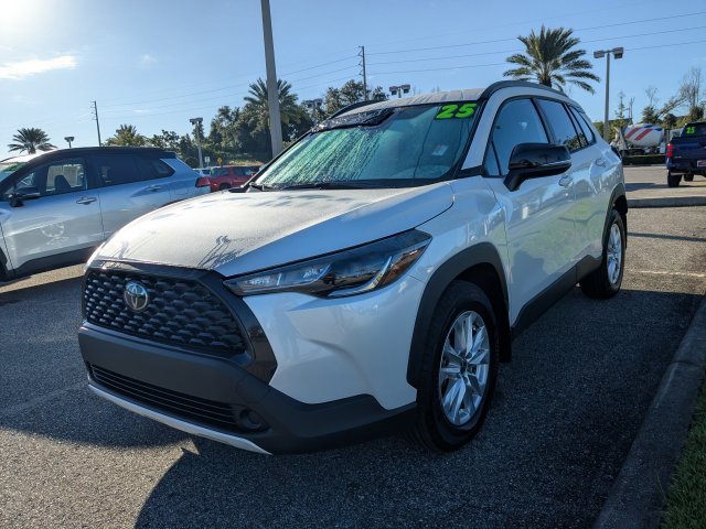 Certified 2025 Toyota Corolla Cross LE FWD image 2