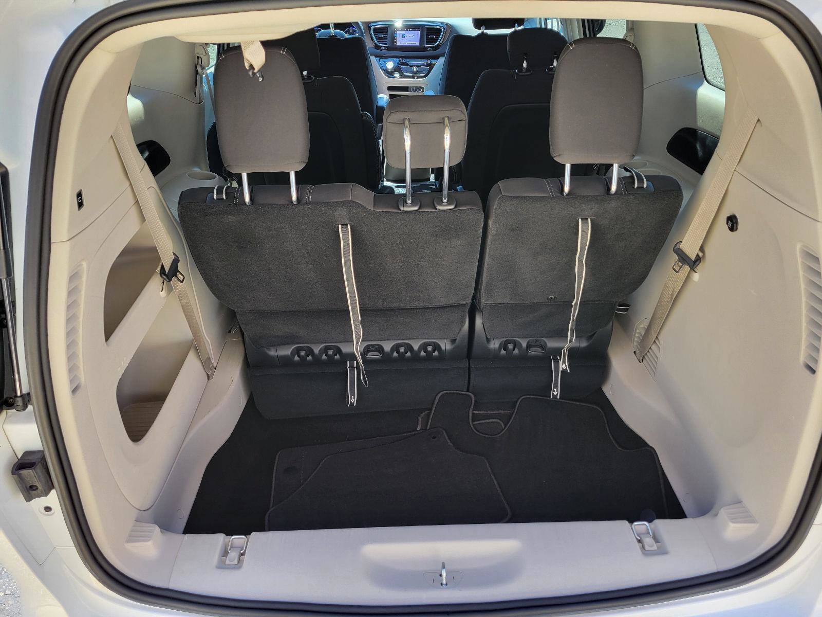 Used 2024 Chrysler Voyager LX image 27