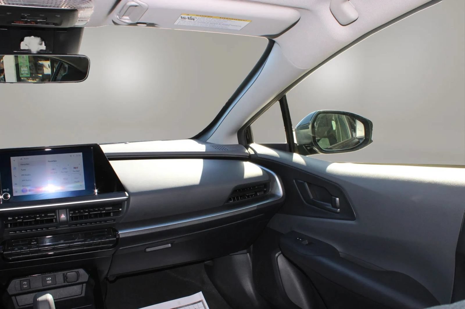 Used 2025 Toyota Prius LE FWD image 37