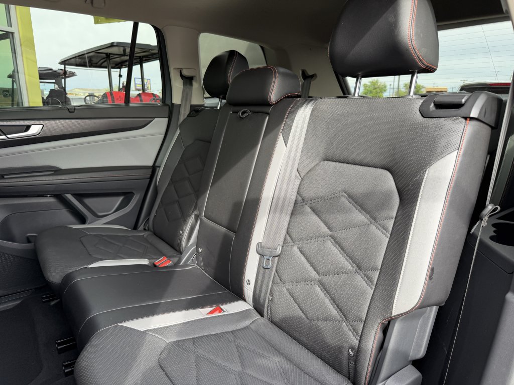 Used 2024 Volkswagen Atlas Peak Edition SEL AWD/4WD image 37