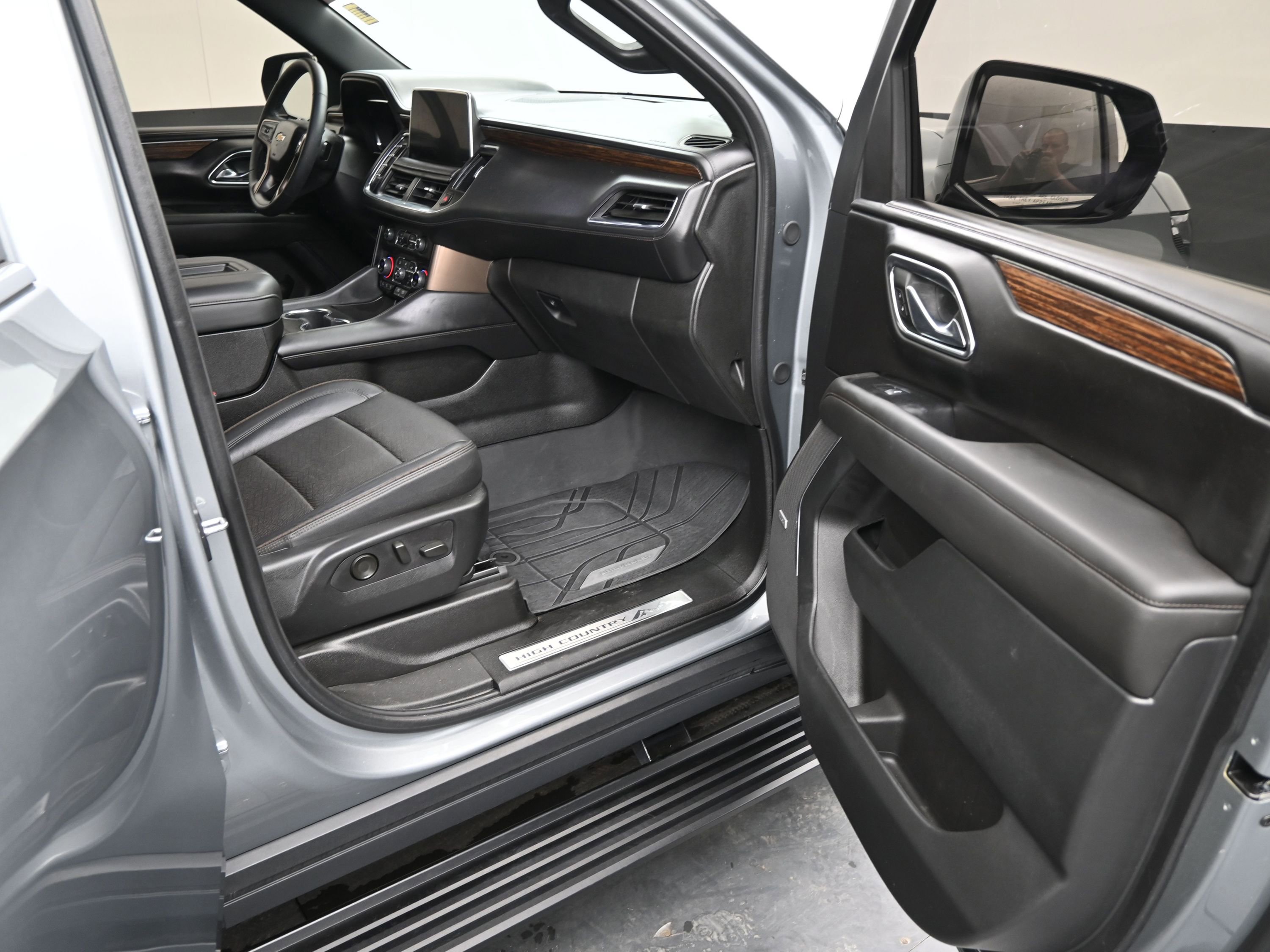 Certified 2024 Chevrolet Tahoe High Country w/ Premium Package image 27