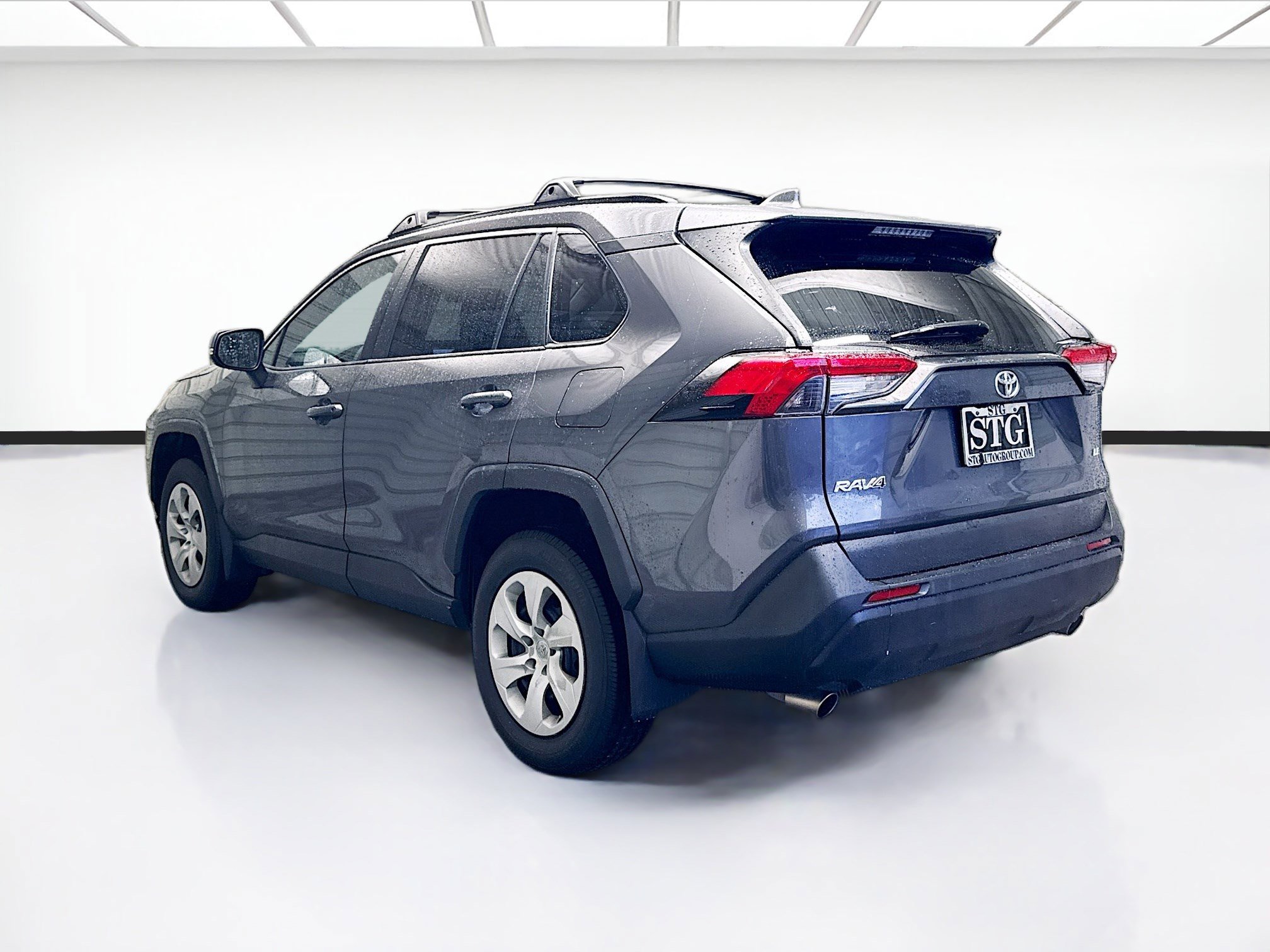 Used 2019 Toyota RAV4 LE w/ Carpet Mat Package image 6