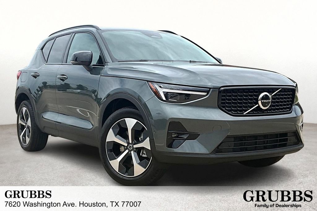 New 2026 Volvo XC40 B5 Plus w/ Protection Package Premier