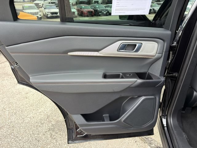 Used 2025 Ford Explorer Active w/ Active Comfort Package AWD/4WD image 18