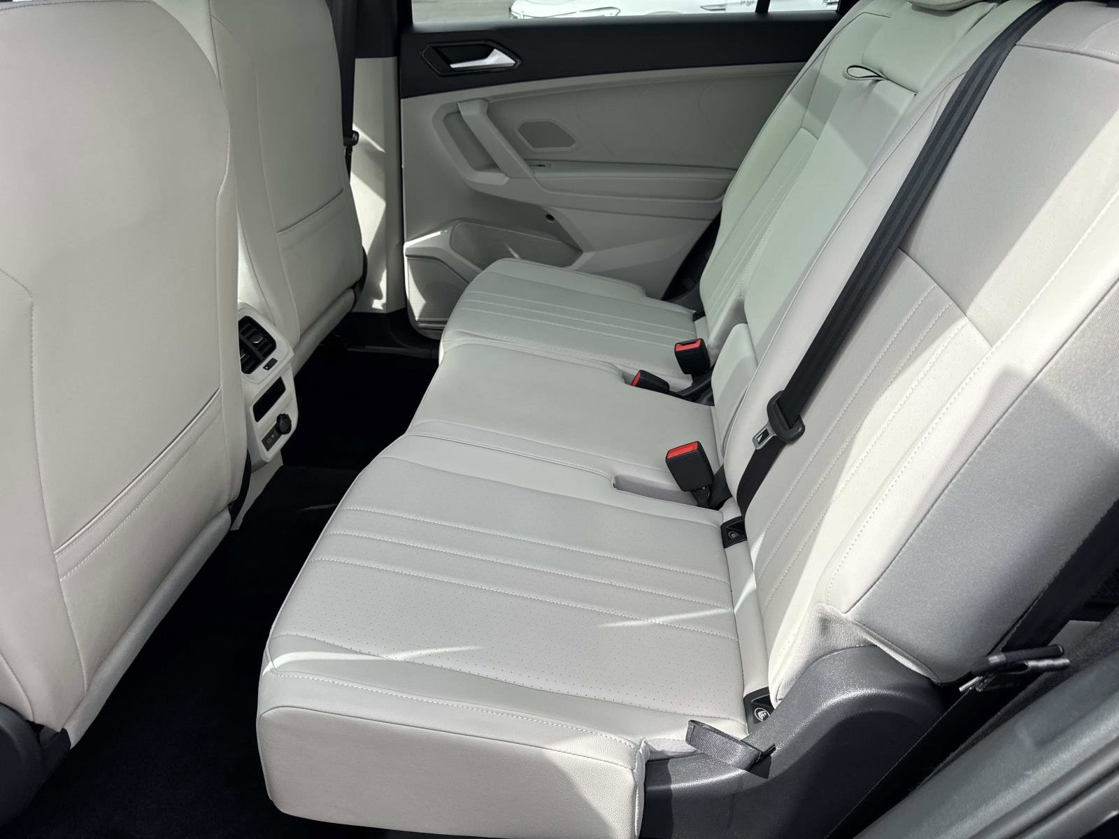 Certified 2023 Volkswagen Tiguan SE R-Line FWD image 10
