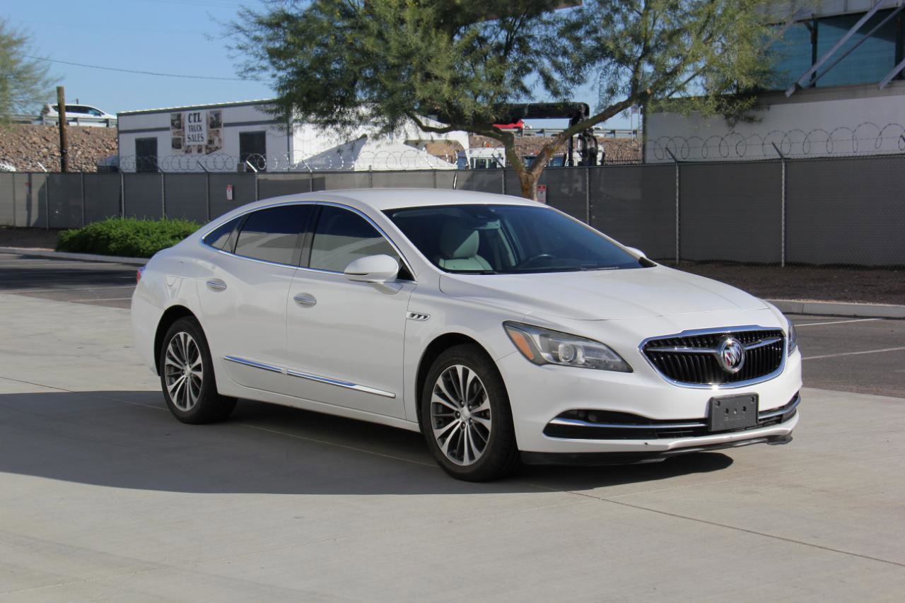 Used 2018 Buick LaCrosse Premium image 4