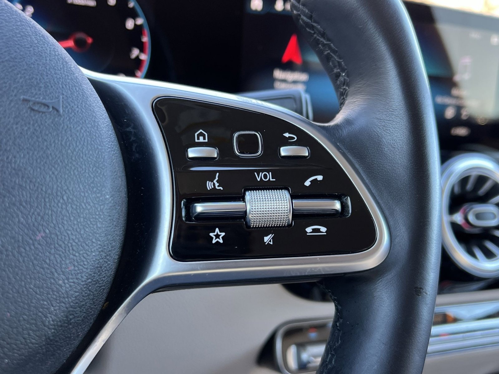 Certified 2023 Mercedes-Benz GLA 250 4MATIC image 29