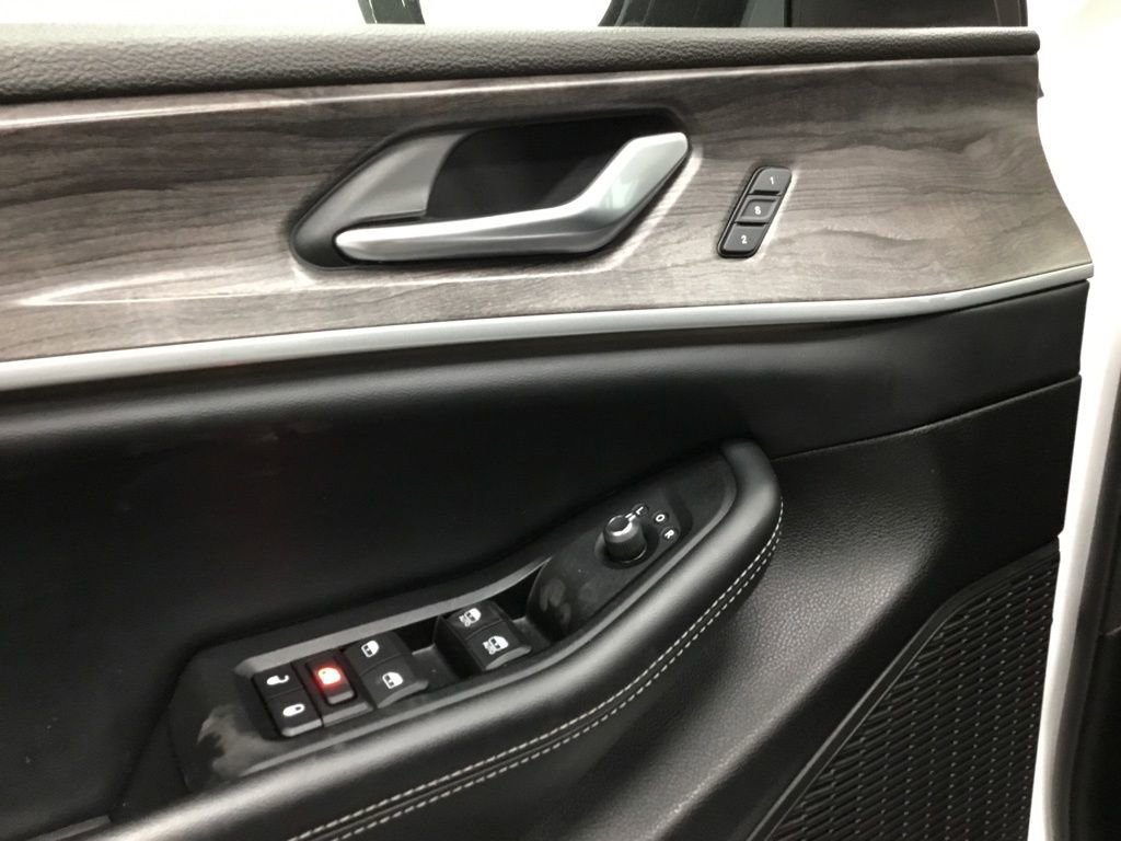 Used 2024 Jeep Grand Cherokee Limited image 7