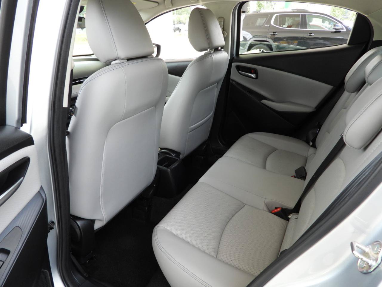 Used 2020 Toyota Yaris XLE FWD image 35