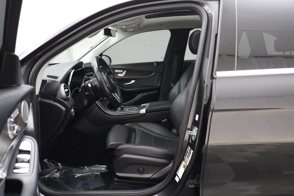 Used 2020 Mercedes-Benz GLC 300 4MATIC image 5