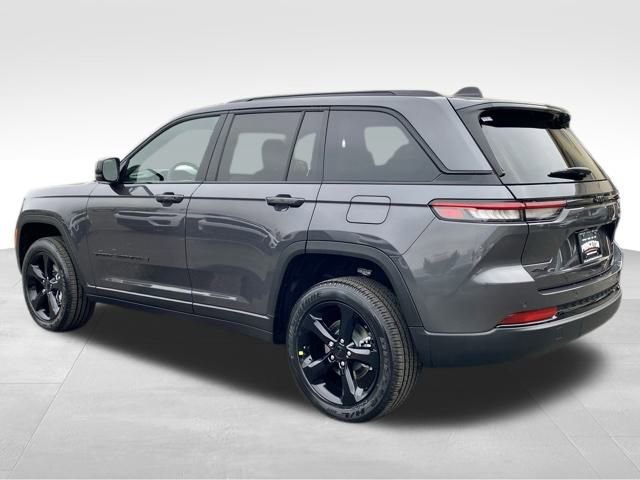New 2025 Jeep Grand Cherokee Altitude image 5