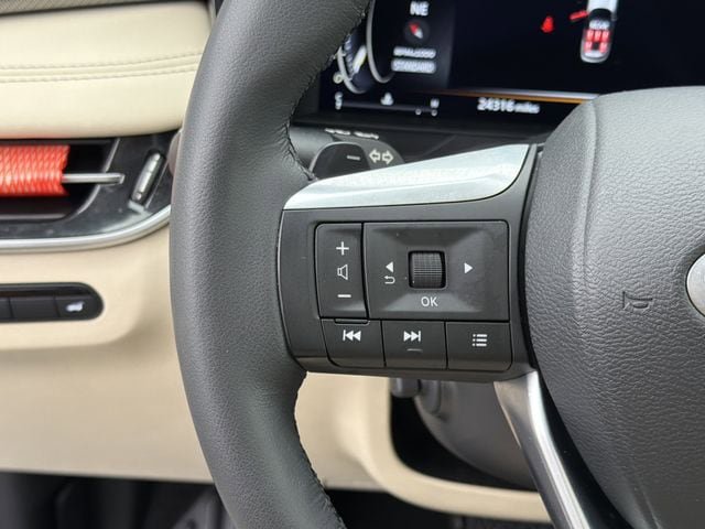 Used 2025 INFINITI QX60 Luxe w/ Vision Package FWD image 23