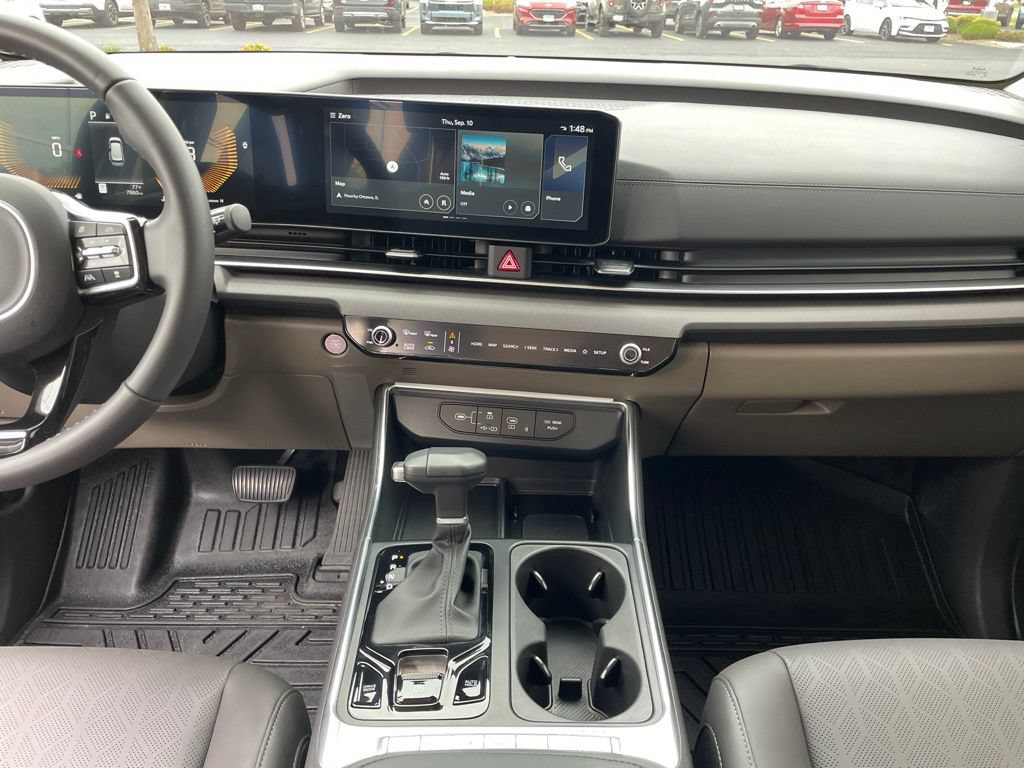 Used 2026 Kia Carnival EX FWD image 11