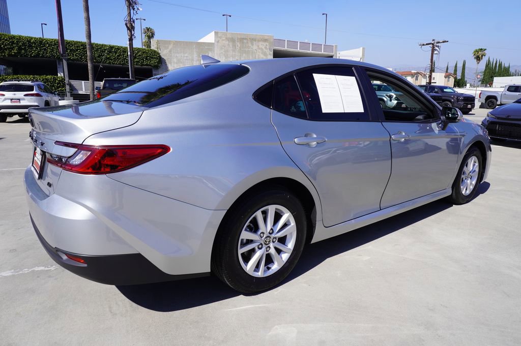 Used 2025 Toyota Camry LE image 7