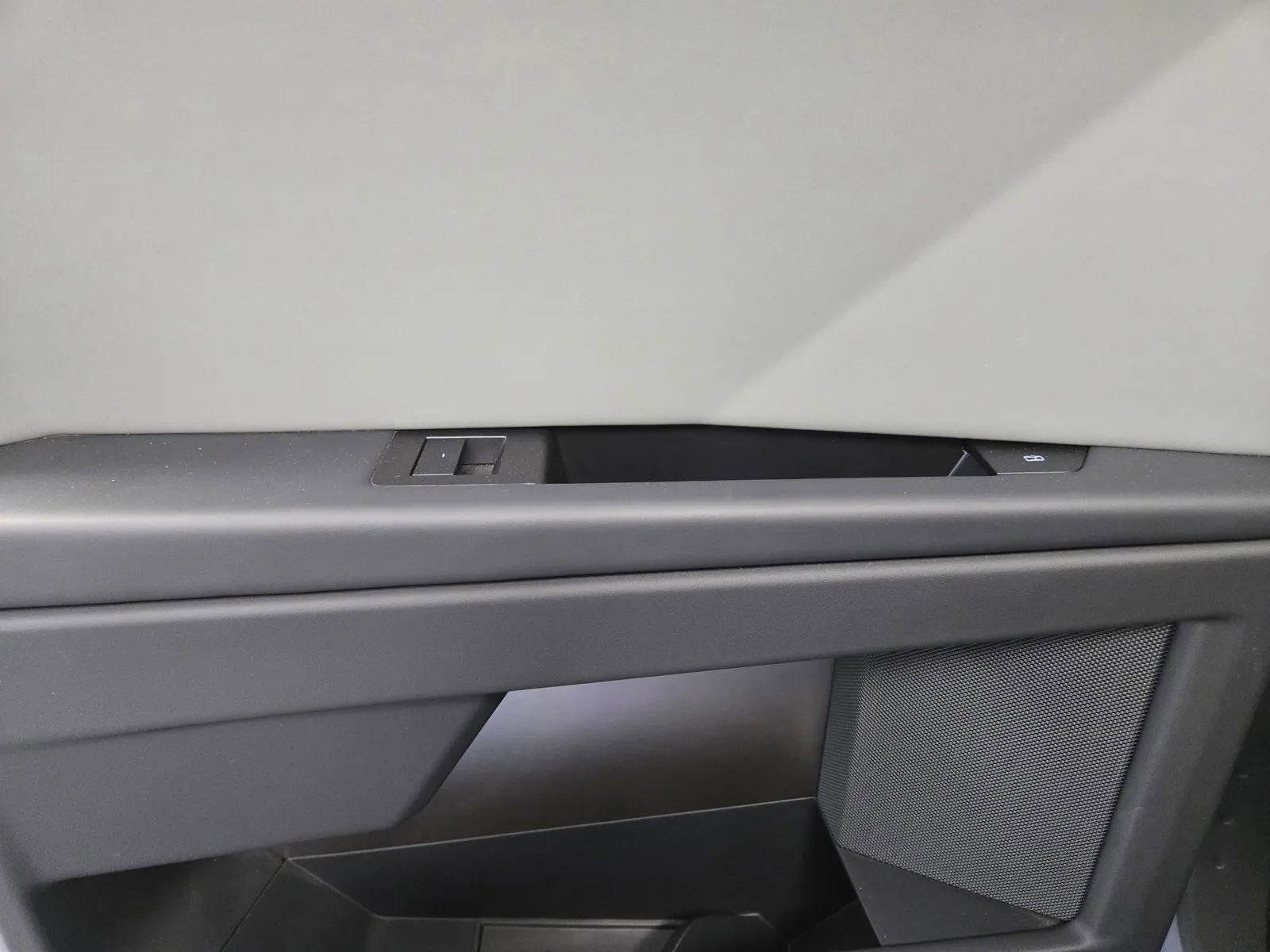 Used 2025 Tesla Cybertruck AWD Crew Cab image 12