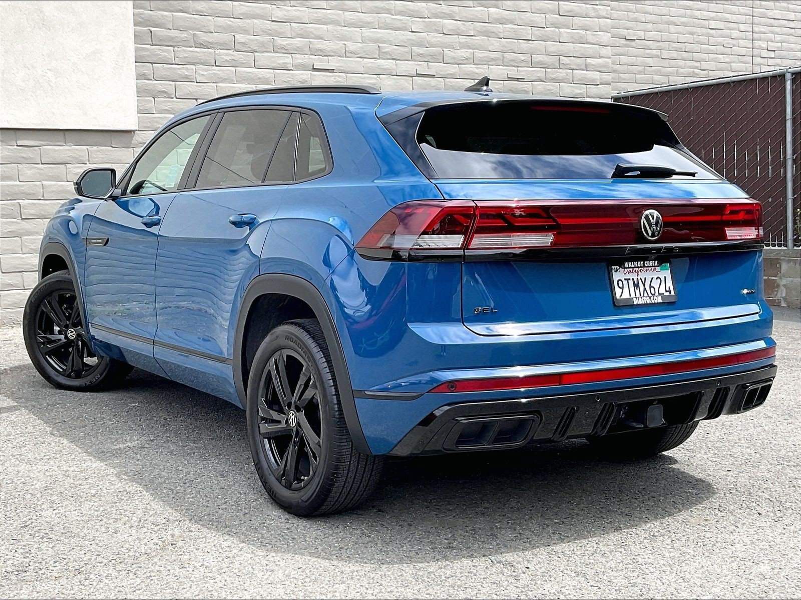 Certified 2025 Volkswagen Atlas Cross Sport SEL R-Line AWD/4WD image 10