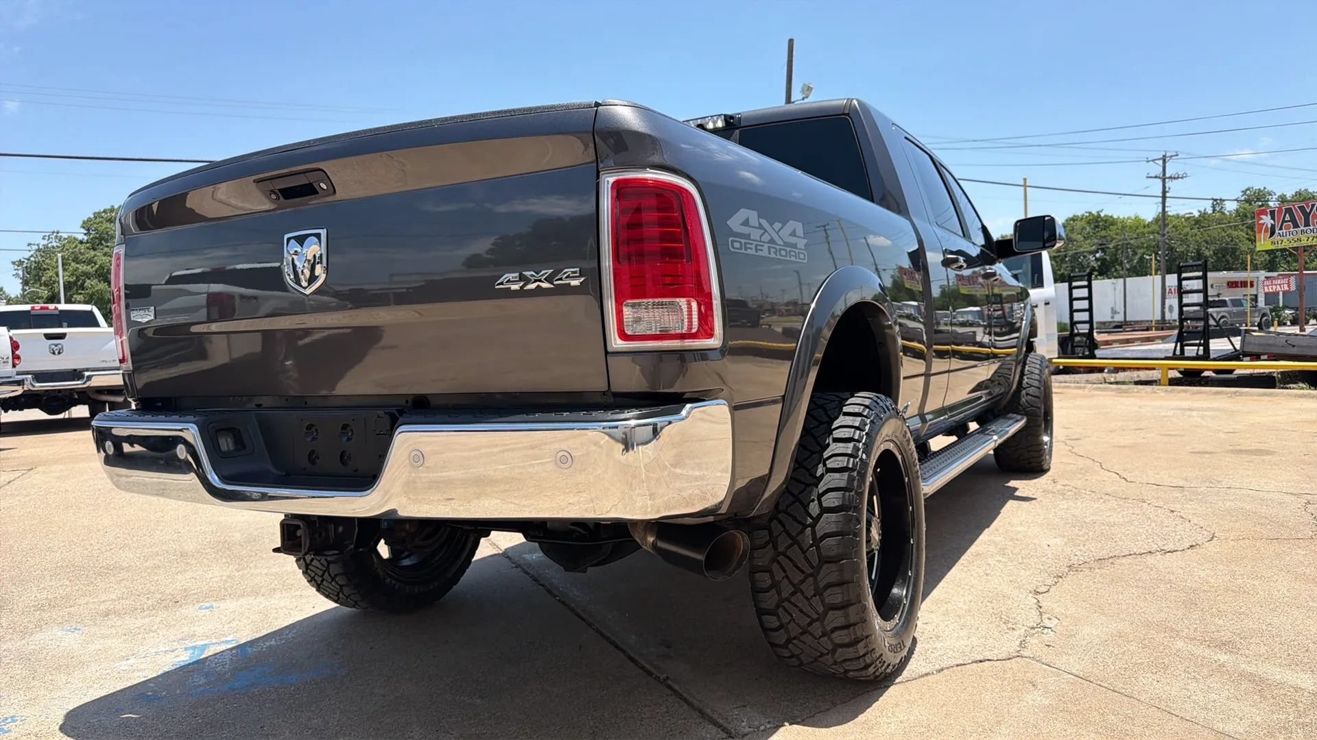 Used 2018 RAM 2500 Laramie w/ Off Road Package AWD/4WD image 3
