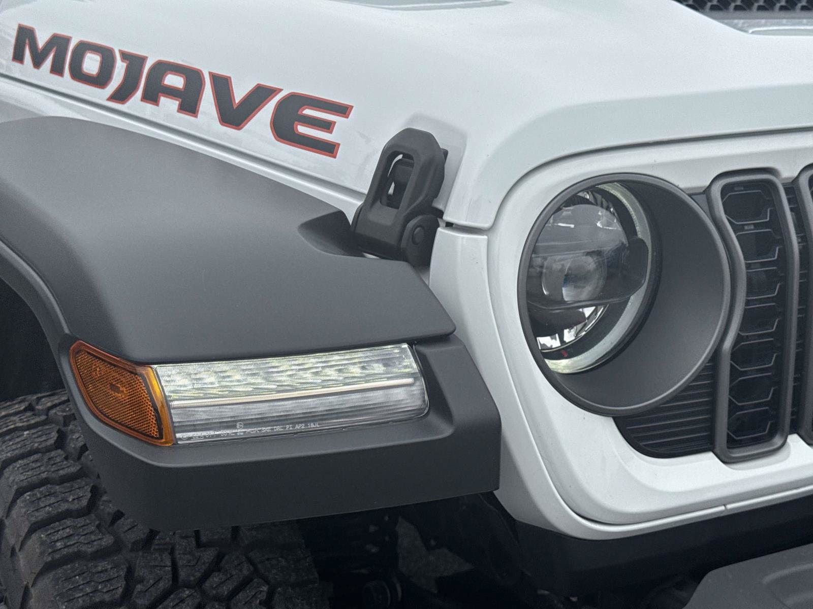 Used 2026 Jeep Gladiator Mojave AWD/4WD image 10