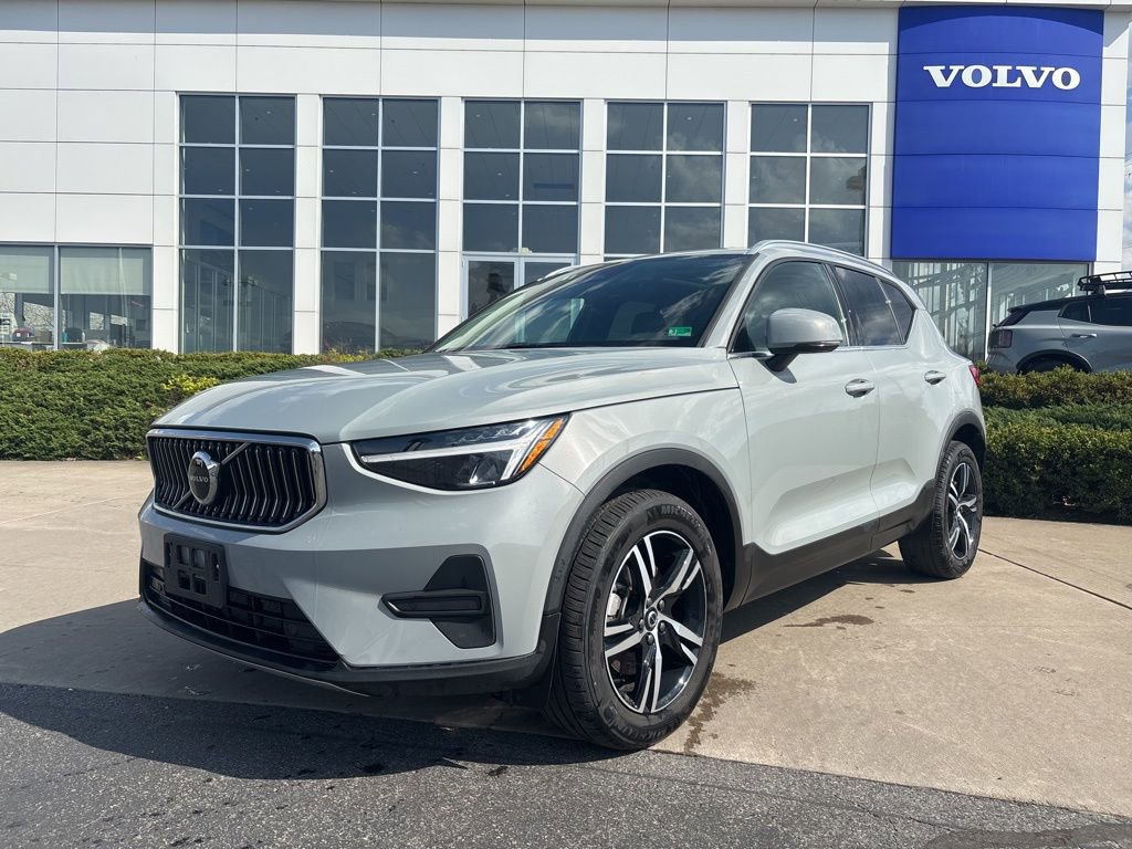 Used 2025 Volvo XC40 B5 Core image 39