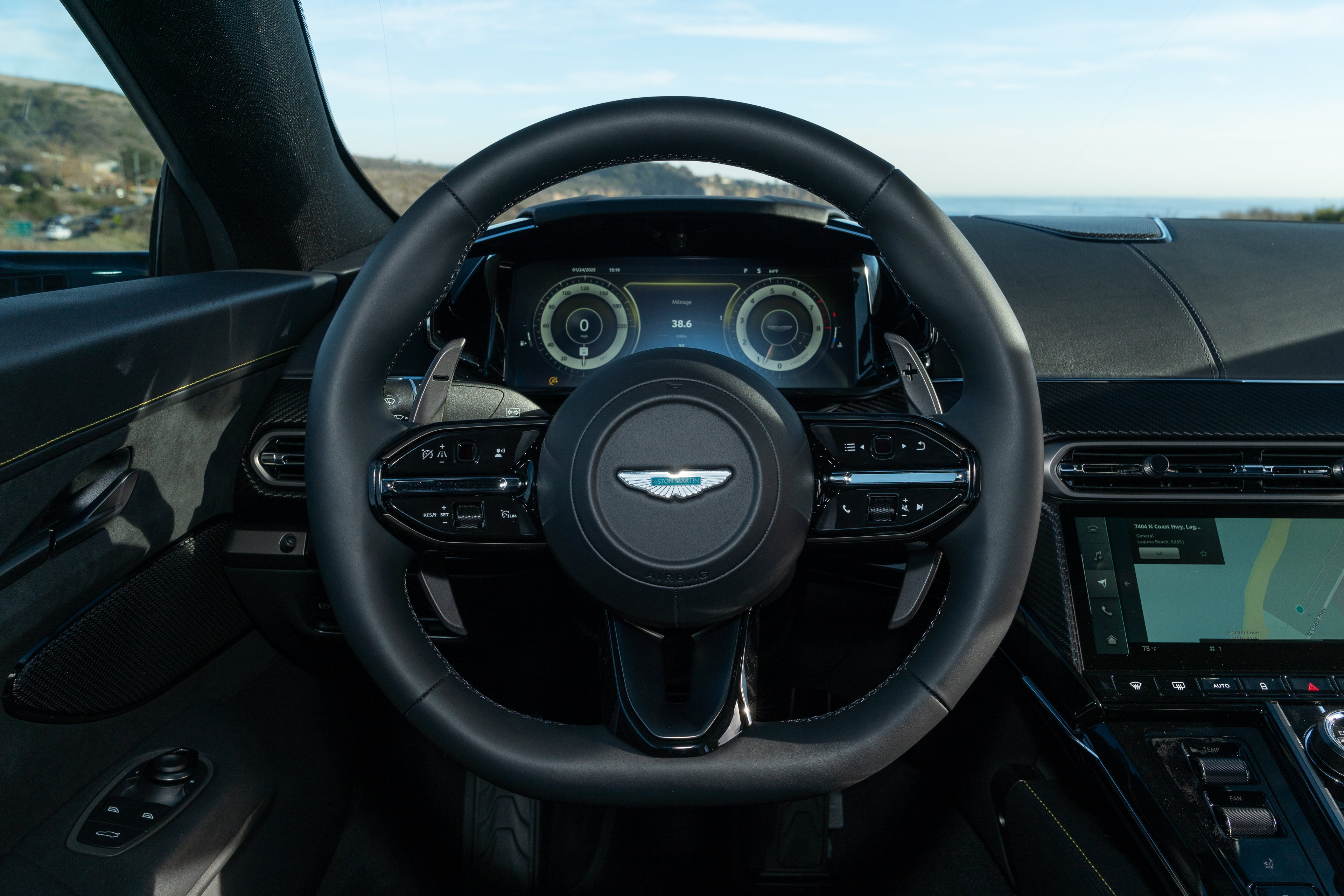 Used 2025 Aston Martin V8 Vantage Coupe RWD image 20