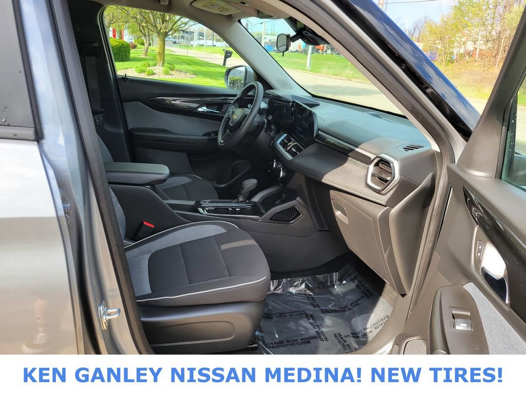 Used 2025 Chevrolet TrailBlazer LT FWD image 46