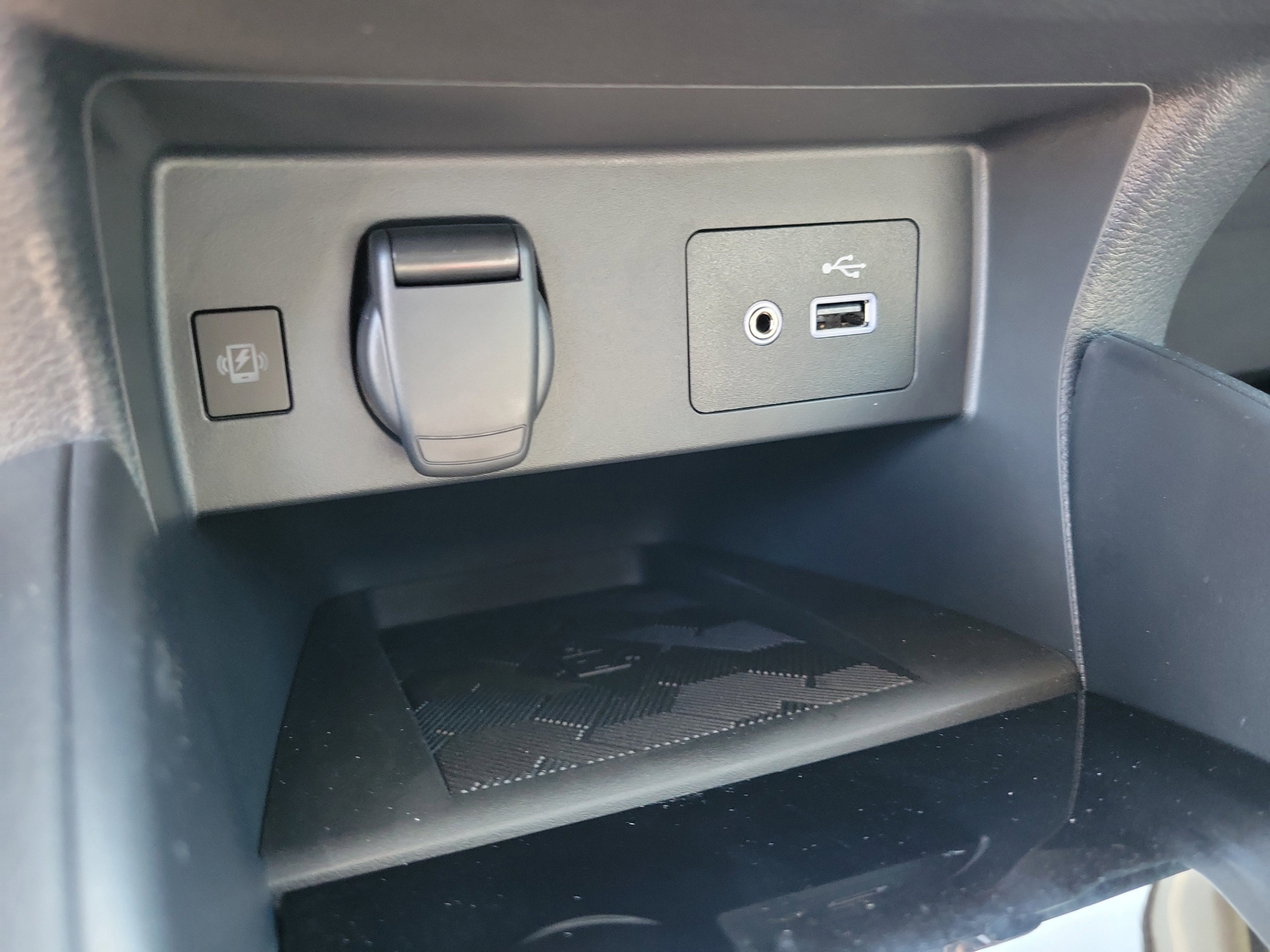 New 2025 Nissan Versa SV w/ Trunk Package FWD image 26
