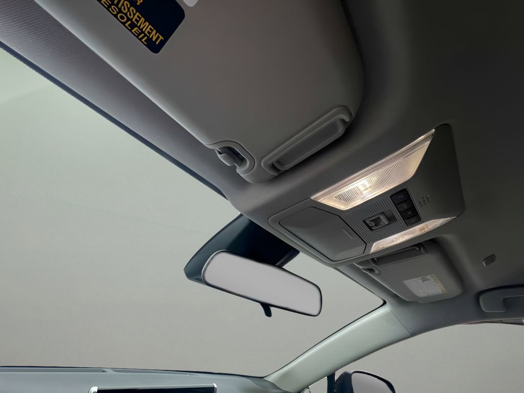 Used 2025 Toyota RAV4 XLE AWD/4WD image 19