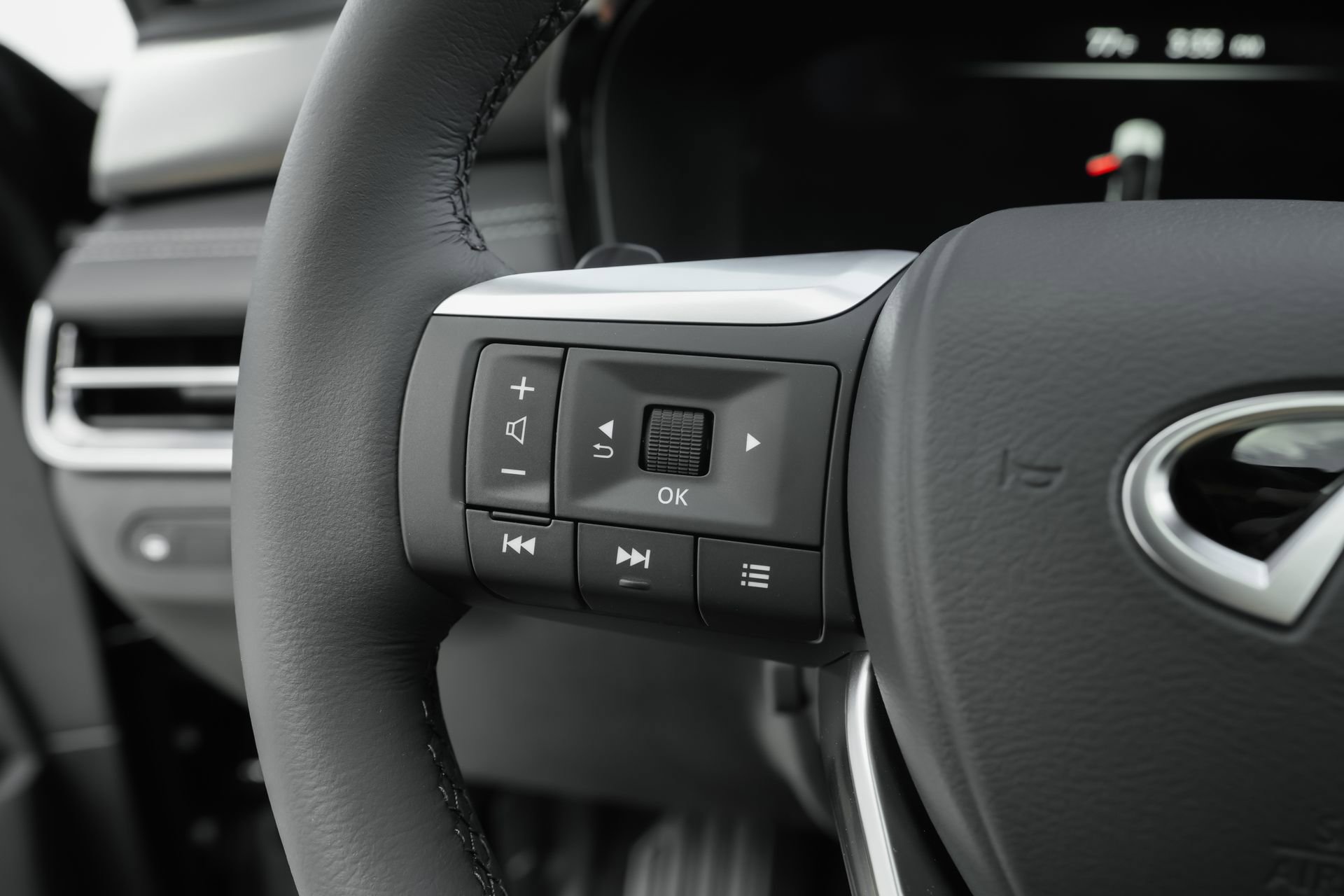 New 2026 INFINITI QX60 Luxe w/ Family Package image 15