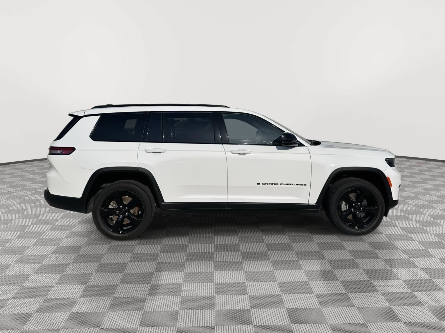 Used 2023 Jeep Grand Cherokee L Laredo AWD/4WD image 16