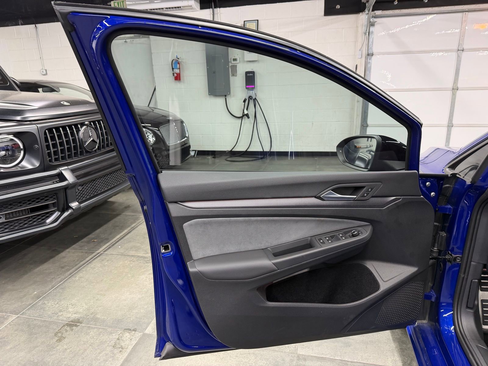 Used 2025 Volkswagen Golf w/ Euro Style Package image 21