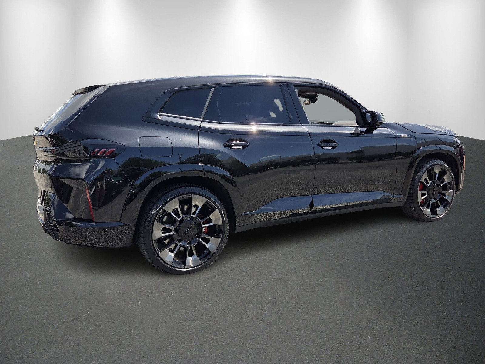 Used 2023 BMW XM w/ M Driver's Package image 7