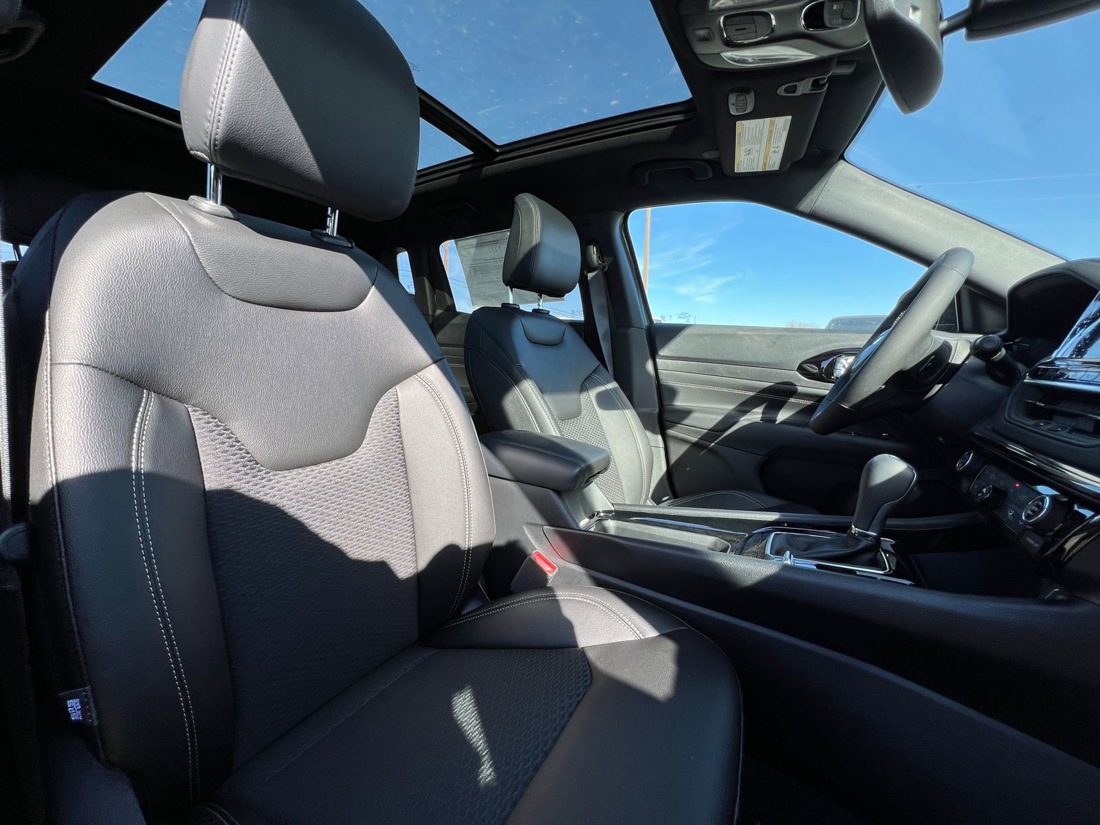 New 2024 Jeep Compass Latitude w/ Sun and Sound Group image 11