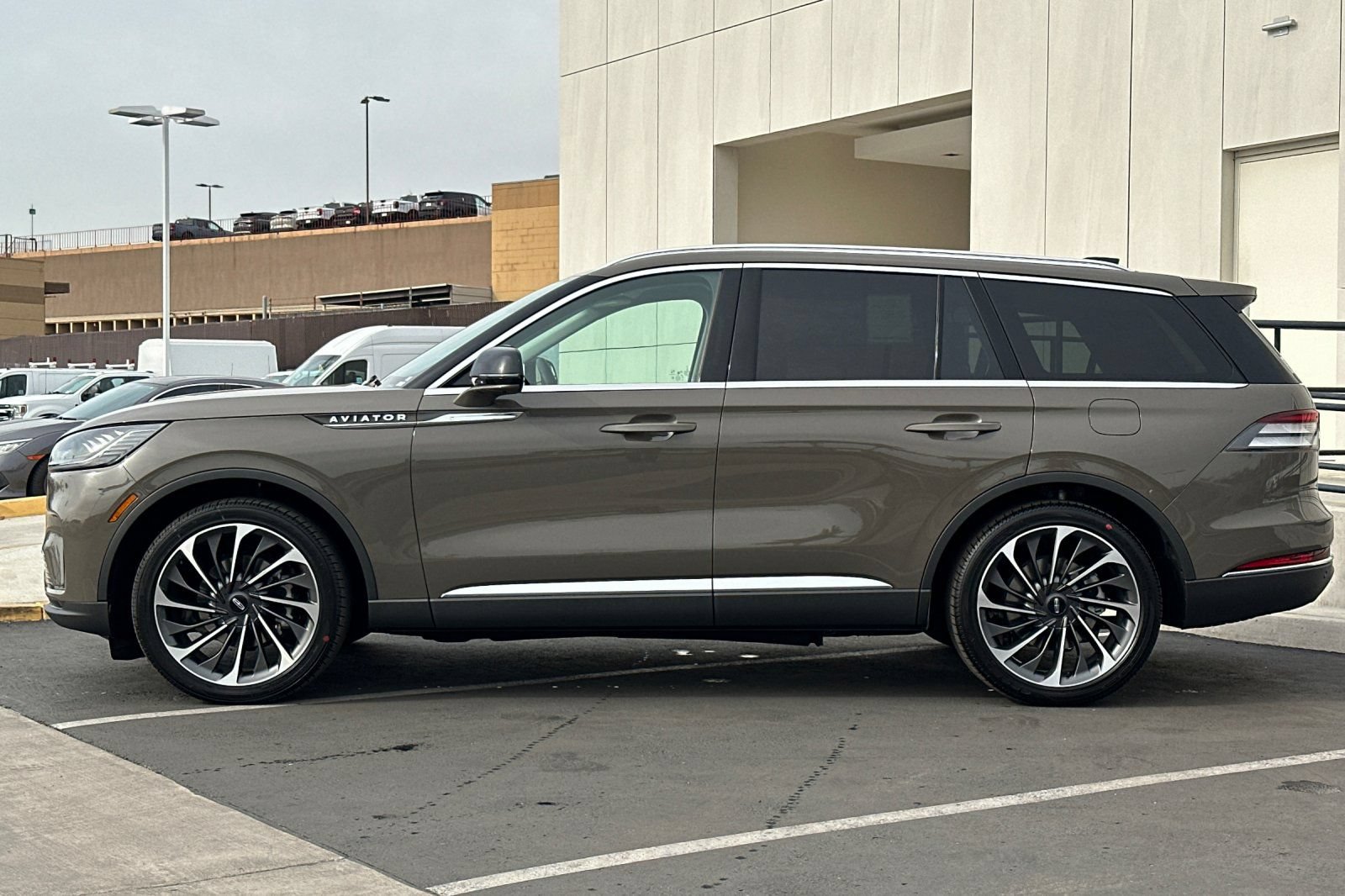New 2026 Lincoln Aviator Reserve w/ Luxury Package RWD image 6