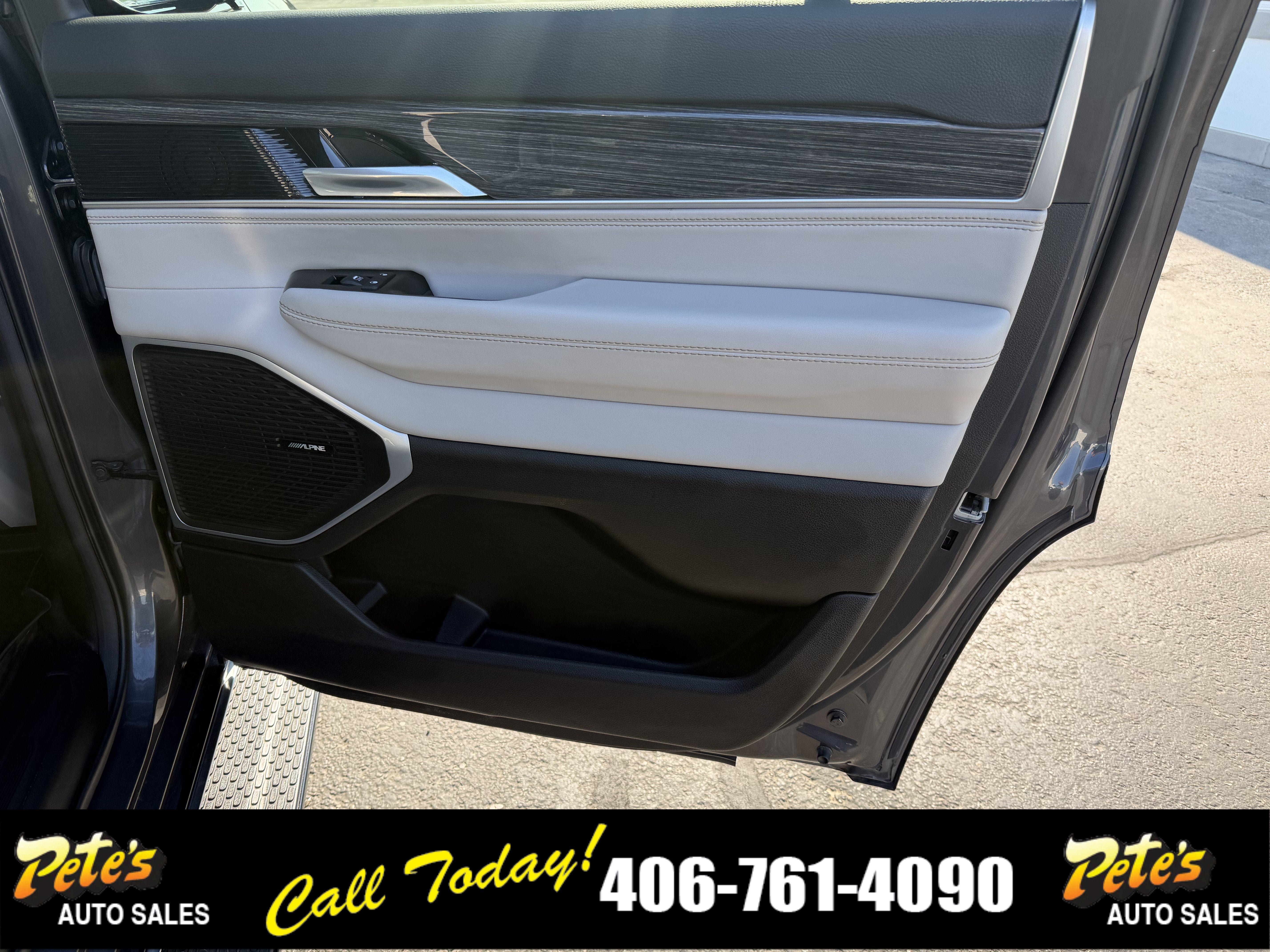 Used 2022 Jeep Wagoneer Series III w/ Flexible Seating Group AWD/4WD image 31