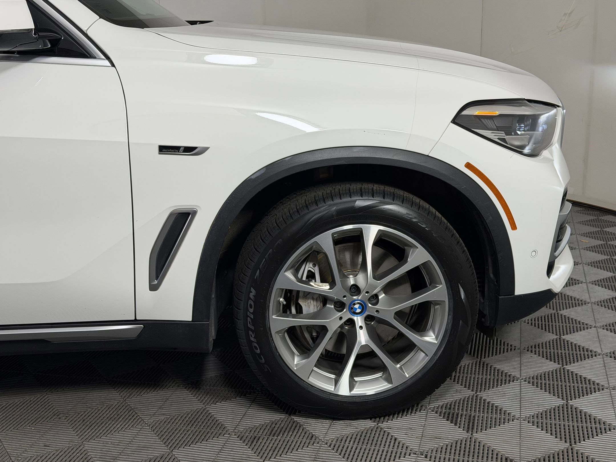 Certified 2022 BMW X5 xDrive45e w/ Climate Comfort Package image 11