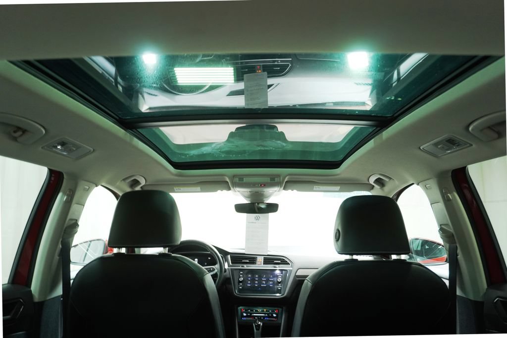 Certified 2024 Volkswagen Tiguan SE w/ Panoramic Sunroof Package AWD/4WD image 21