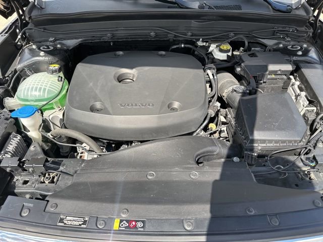Used 2020 Volvo XC40 T5 Momentum w/ Protection Package Premier image 33
