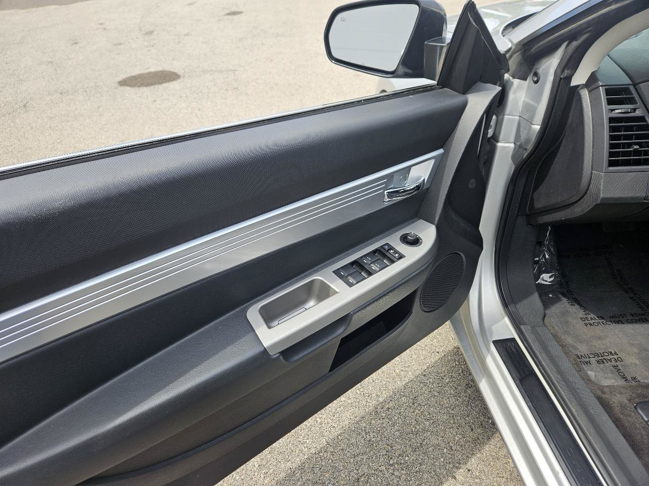 Used 2010 Chrysler Sebring Touring FWD image 8